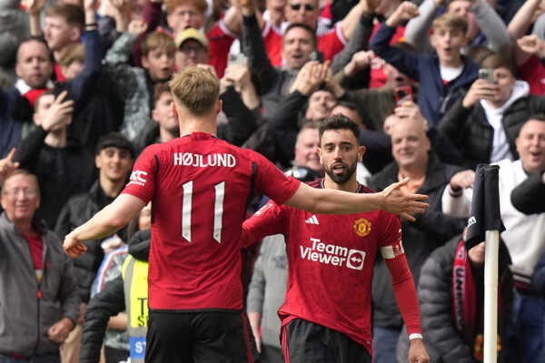 Bruno Fernandes a gólové oslavy futbalistov Manchestru United.