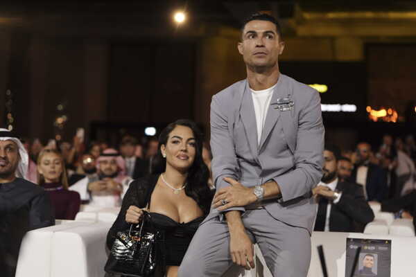 Futbalista saudskoarabského klubu Al-Nassr Cristiano Ronaldo z Portugalska a jeho partnerka Georgina.