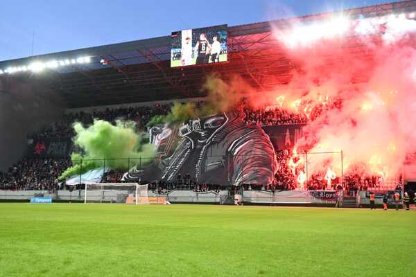 Fanúšikovia Spartaka Trnava v súboji so Slovanom.