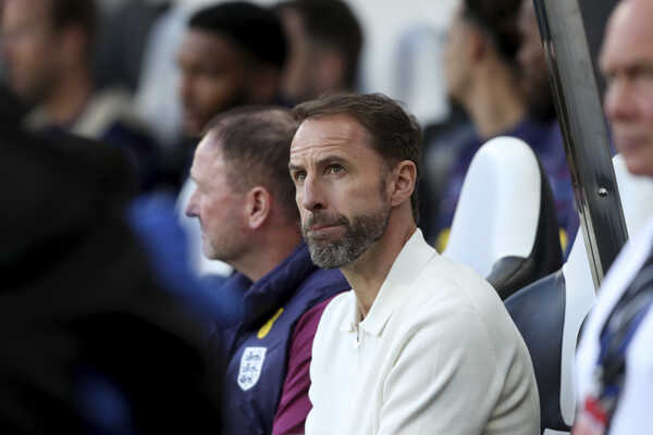 Tréner anglickej futbalovej reprezentácie Gareth Southgate na lavičke.