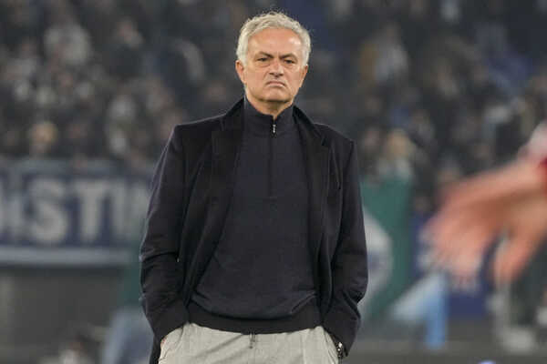 José Mourinho skončil na lavičke AS Rím.