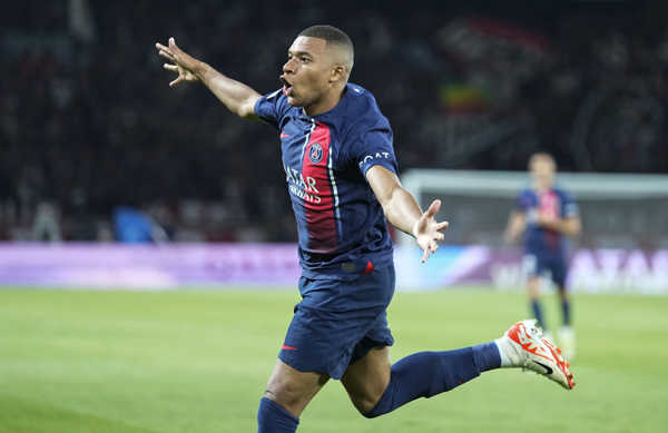 Kylian Mbappe v drese PSG.