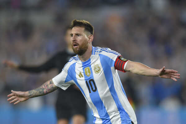 Kapitán Argentíny Lionel Messi sa teší z gólu.