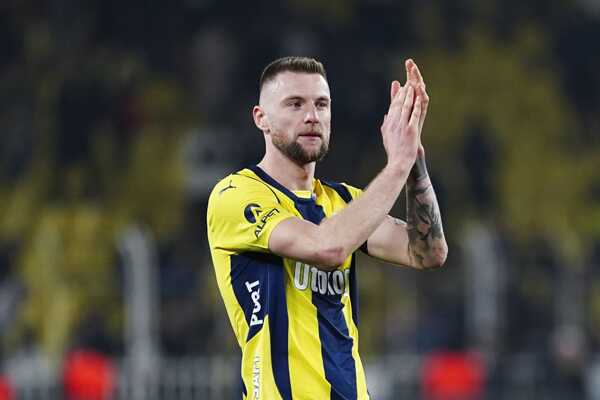 Milan Škriniar v drese Fenerbahce Istanbul.