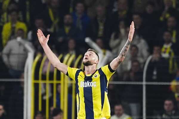 Milan Škriniar v drese Fenerbahce.