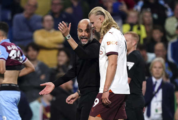 Pep Guardiola a Erling Haaland.