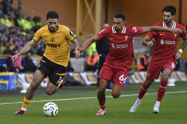 Trent Alexander-Arnold v strede.