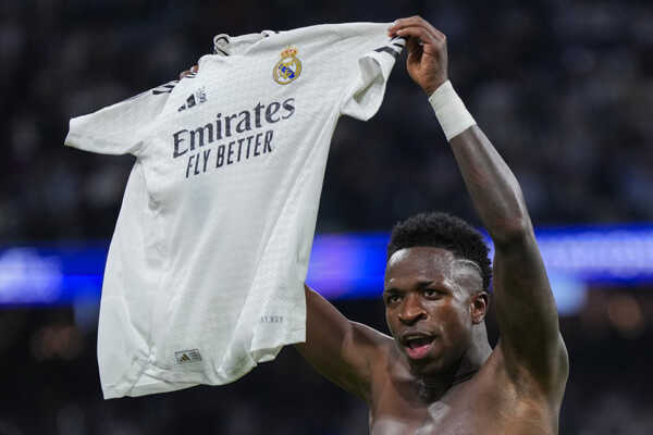 Vinícius Júnior s dresom Realu Madrid.