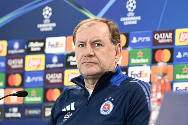 Tréner ŠK Slovan Bratislava Vladimír Weiss.